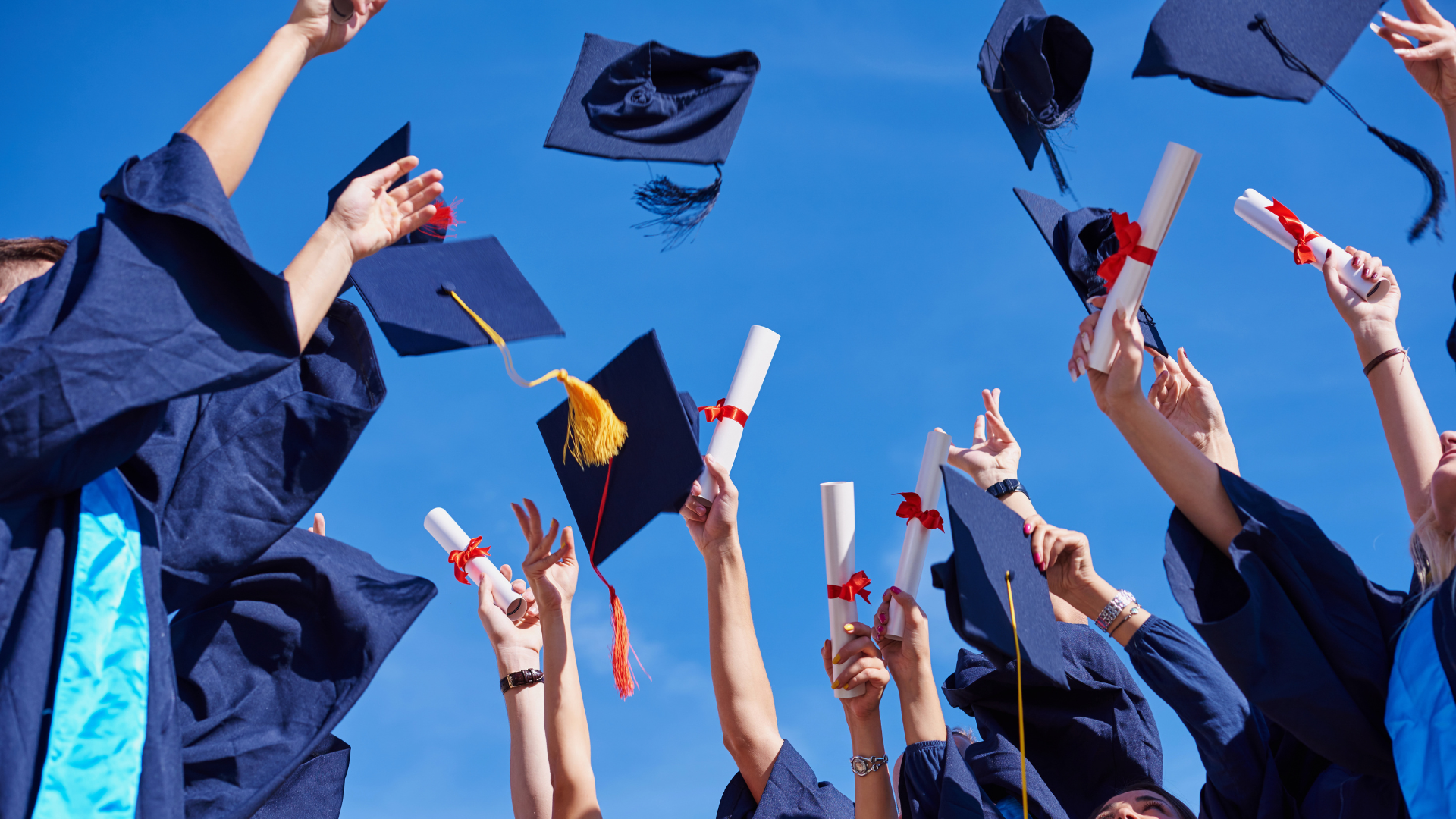 What Types of Gifts Can You Give a High School Graduate?