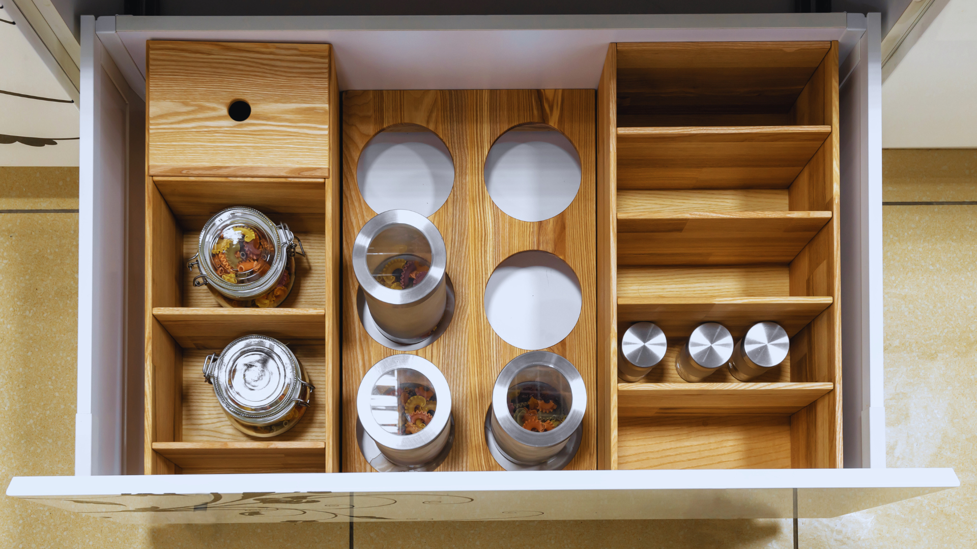 Smart Storage Solutions for Clutter-Free Living: Maximize Space and Minimize Chaos